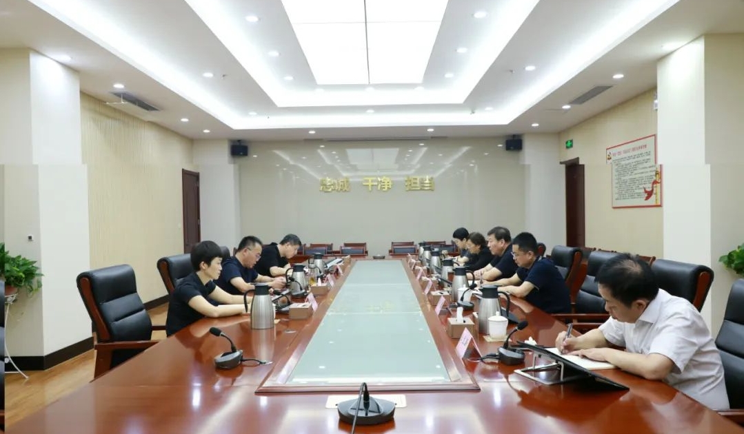 市紀委監委理論學習中心組進行集體學習